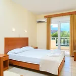 アパートホテル Ladikas Apartments 3*