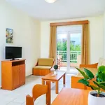 アパートホテル Ladikas Apartments