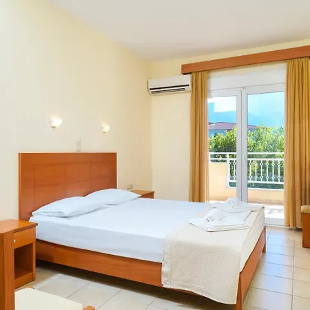 Lägenhetshotell Ladikas Apartments 3*