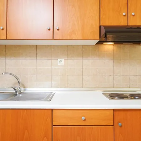 アパートホテル Ladikas Apartments 3*