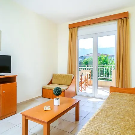 アパートホテル Ladikas Apartments 3*