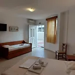 Ladikas Apartments 3*