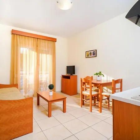 Ladikas Apartments 3*