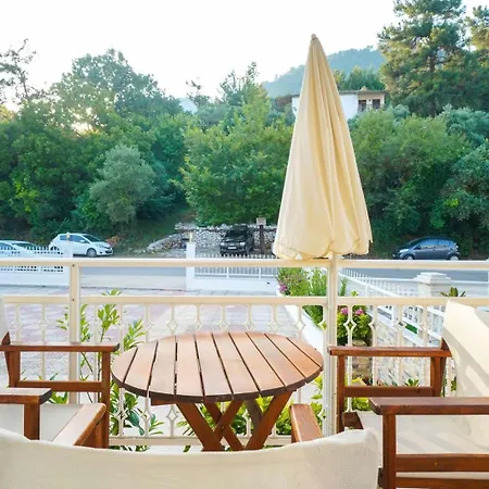 Ladikas Apartments 3*