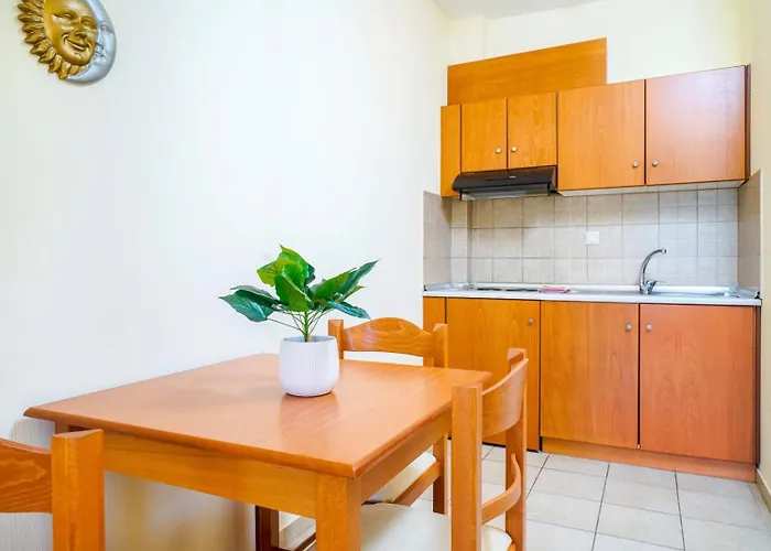 Ladikas Apartments Aparthotel