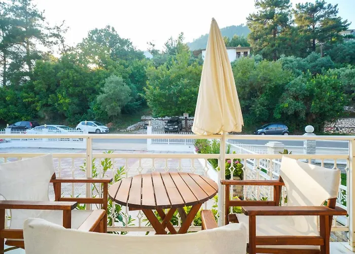 Ladikas Apartments 3*